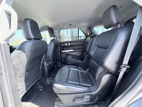 Used 2021 Ford Explorer XLT w/ Equipment Group 202A image 27