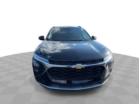 Certified 2025 Chevrolet Trax LT w/ LT Convenience Package FWD image 3