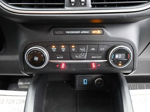 Used 2020 Ford Escape SE image 14