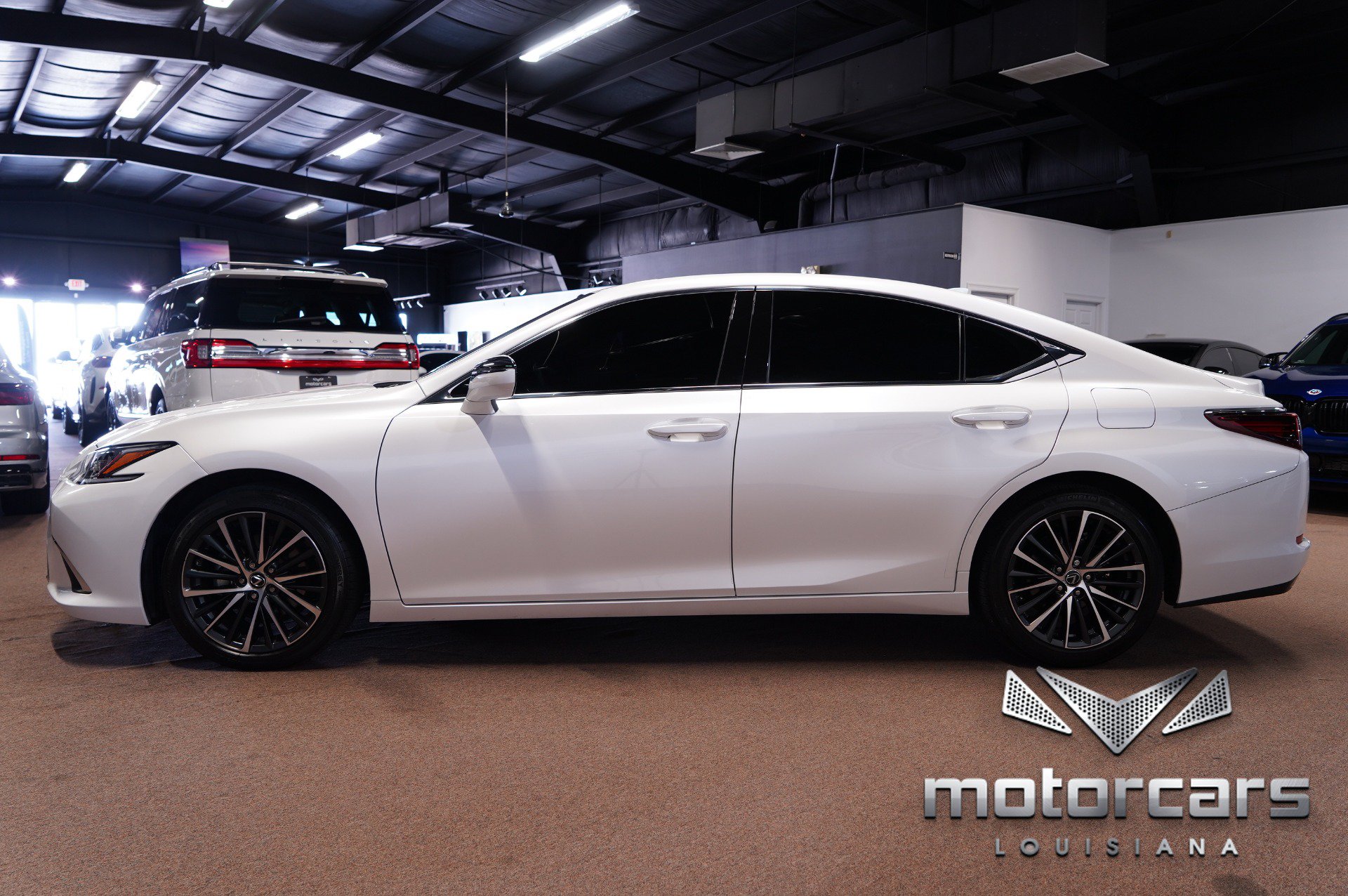 Used 2024 Lexus ES 350 w/ Premium Package FWD image 4