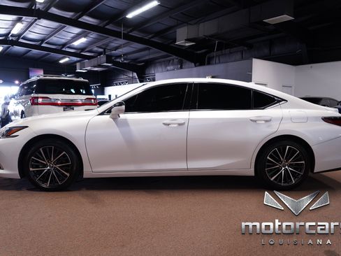 Used 2024 Lexus ES 350 w/ Premium Package FWD image 4