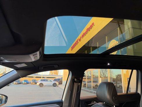 Certified 2024 Volkswagen Tiguan SE R-Line image 15