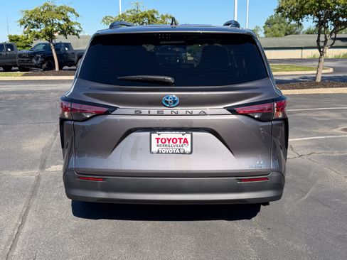 Used 2022 Toyota Sienna LE FWD image 9