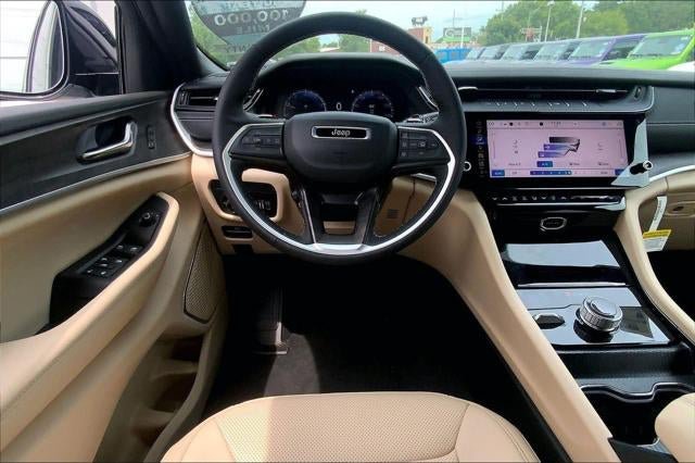 New 2026 Jeep Grand Cherokee Limited w/ Luxury Tech Group II AWD/4WD image 39