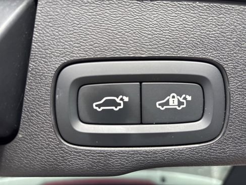 Used 2025 Volvo XC60 B5 Plus image 39