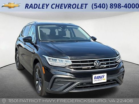 Used 2024 Volkswagen Tiguan SE w/ Panoramic Sunroof Package AWD/4WD image 29