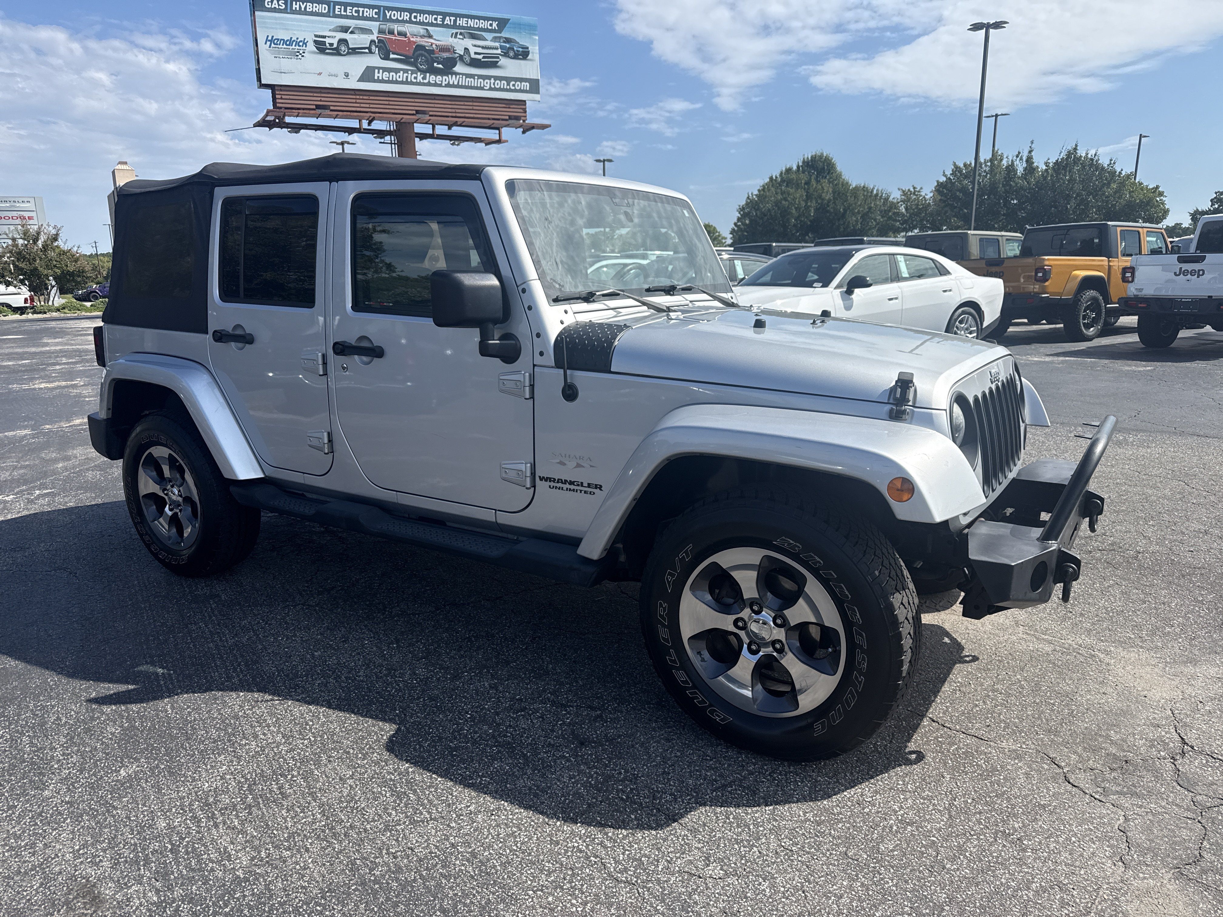 Used 2010 Jeep Wrangler Unlimited Sahara w/ Dual Top Group AWD/4WD image 2