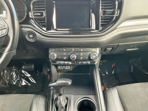 Used 2022 Dodge Durango GT image 11