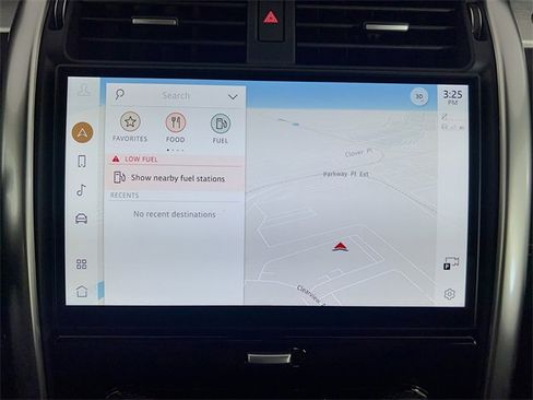 Used 2024 Land Rover Discovery Dynamic SE image 17