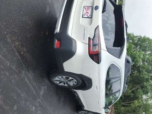 Used 2025 Subaru Outback Limited image 5