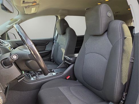 Used 2017 Chevrolet Traverse LT image 17