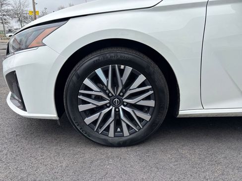 Used 2025 Nissan Altima 2.5 SV FWD image 29
