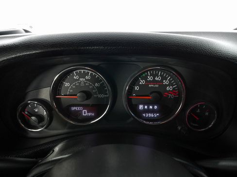 Used 2015 Jeep Wrangler Unlimited Rubicon image 12