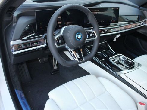 Used 2026 BMW i7 eDrive50 RWD image 4