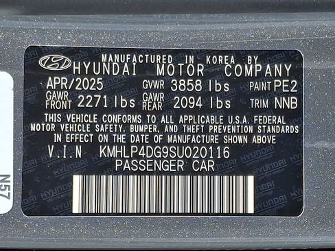 Used 2025 Hyundai Elantra Limited FWD image 29