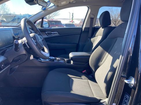 Used 2023 Kia Sportage LX image 9