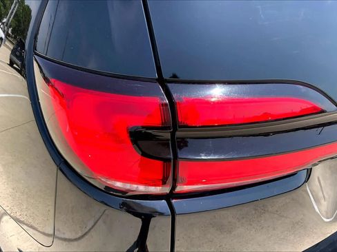 Used 2024 Chrysler Pacifica Touring-L FWD image 27