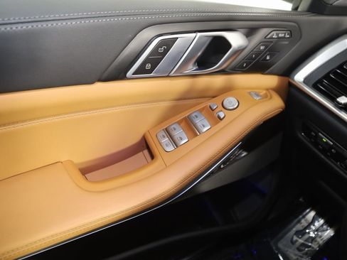 Used 2023 BMW X7 xDrive40i w/ M Sport Package image 39