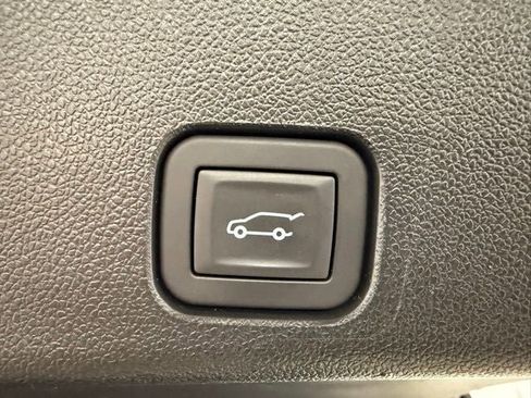 Used 2025 Buick Enclave Preferred AWD/4WD image 25