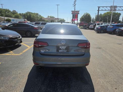Used 2017 Volkswagen Jetta SE FWD image 10
