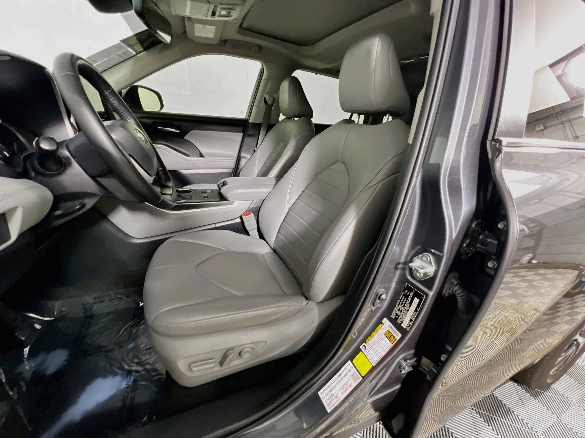 Used 2023 Toyota Highlander XLE FWD image 15