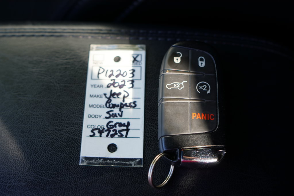 Used 2023 Jeep Compass Latitude w/ Sun and Sound Group AWD/4WD image 32