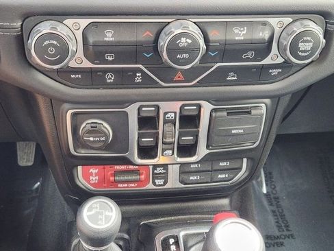 Used 2025 Jeep Wrangler Unlimited Rubicon image 21