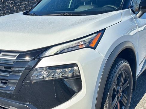 Used 2025 Nissan Rogue SV image 11