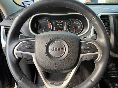 Used 2018 Jeep Cherokee Latitude Plus FWD image 14
