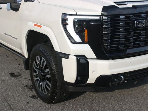 Used 2025 GMC Sierra 2500 Denali Ultimate AWD/4WD image 9