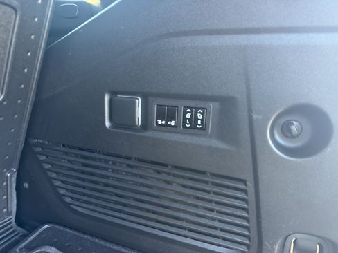 Used 2023 Chevrolet Tahoe Z71 w/ Z71 Off-Road Package image 36