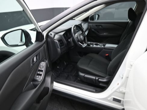 Used 2024 Nissan Rogue S AWD/4WD image 10