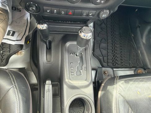 Used 2013 Jeep Wrangler Unlimited Sahara w/ Dual Top Group AWD/4WD image 17