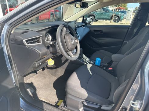 Used 2022 Toyota Corolla LE image 4