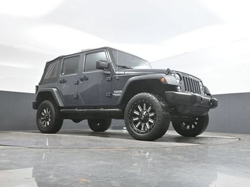Used 2017 Jeep Wrangler Unlimited Sport w/ Connectivity Group AWD/4WD image 42
