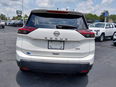 Used 2024 Nissan Rogue S AWD/4WD image 5