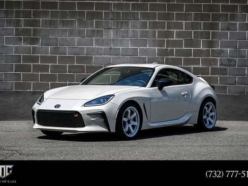 Used 2024 Toyota GR86 Premium RWD image 1