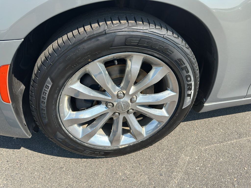 Used 2017 Chrysler 300 Limited AWD/4WD image 9