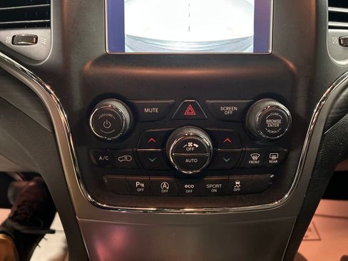 Used 2021 Jeep Grand Cherokee Laredo image 19