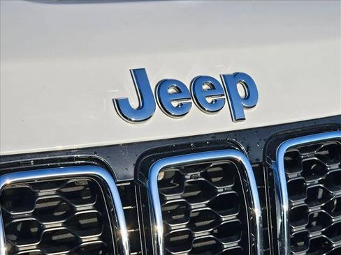Used 2020 Jeep Grand Cherokee Laredo RWD image 5
