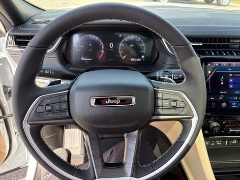 New 2025 Jeep Grand Cherokee L Limited AWD/4WD image 12