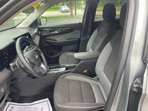 Used 2024 Chevrolet TrailBlazer LT w/ LT Cold Weather Package AWD/4WD image 12