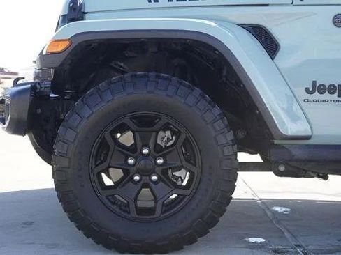 Used 2023 Jeep Gladiator Sport AWD/4WD image 5