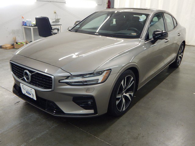Used 2019 Volvo S60 T6 R-Design AWD/4WD image 2