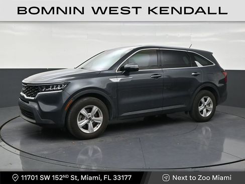 Used 2023 Kia Sorento LX FWD image 1