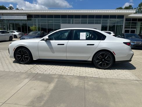 Used 2025 BMW 740i w/ Executive Package RWD image 2