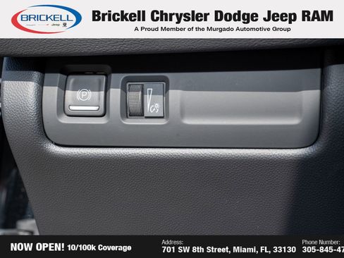 Used 2025 Cadillac XT4 Premium Luxury image 29