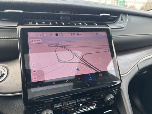 Used 2023 Jeep Grand Cherokee Limited image 21