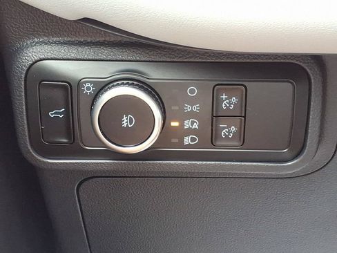 Used 2025 Ford Explorer Platinum w/ Ultimate Package AWD/4WD image 16