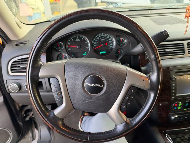 Used 2013 GMC Yukon XL Denali RWD image 3
